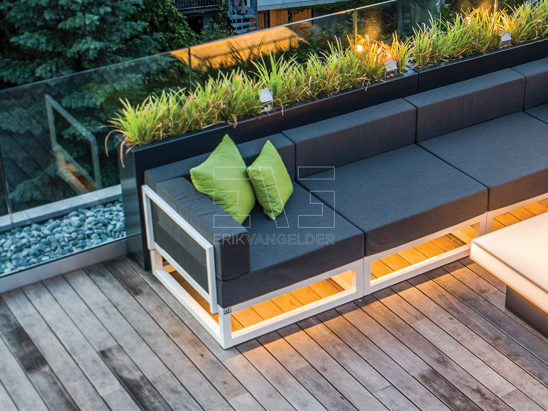 Luxe design lounge wit grijs dakteras daktuin roof garden high end luxury erikvangelder tuinarchitect tuindesign exclusive sfeervol