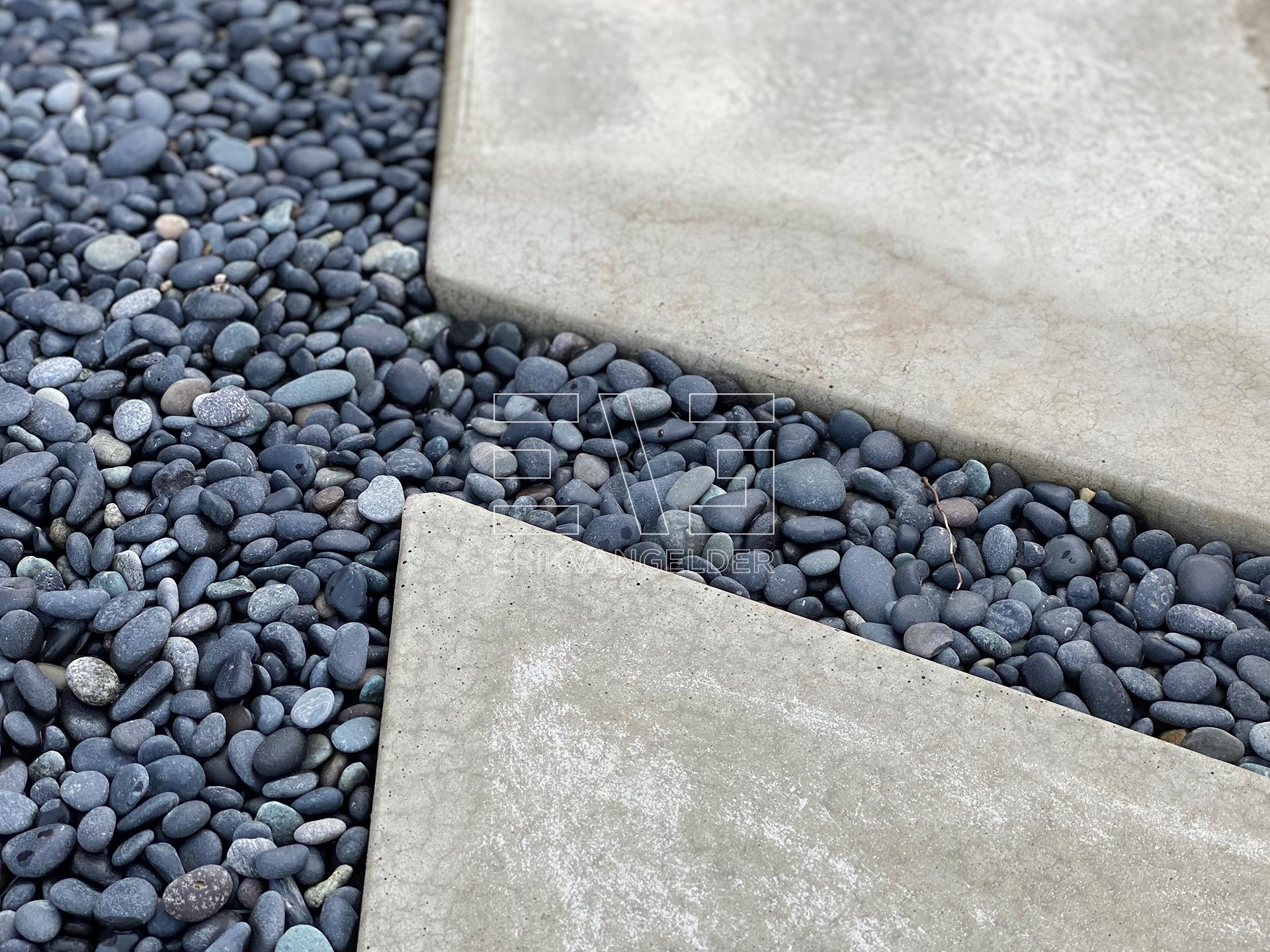 Tuinontwerp betontegels grind design